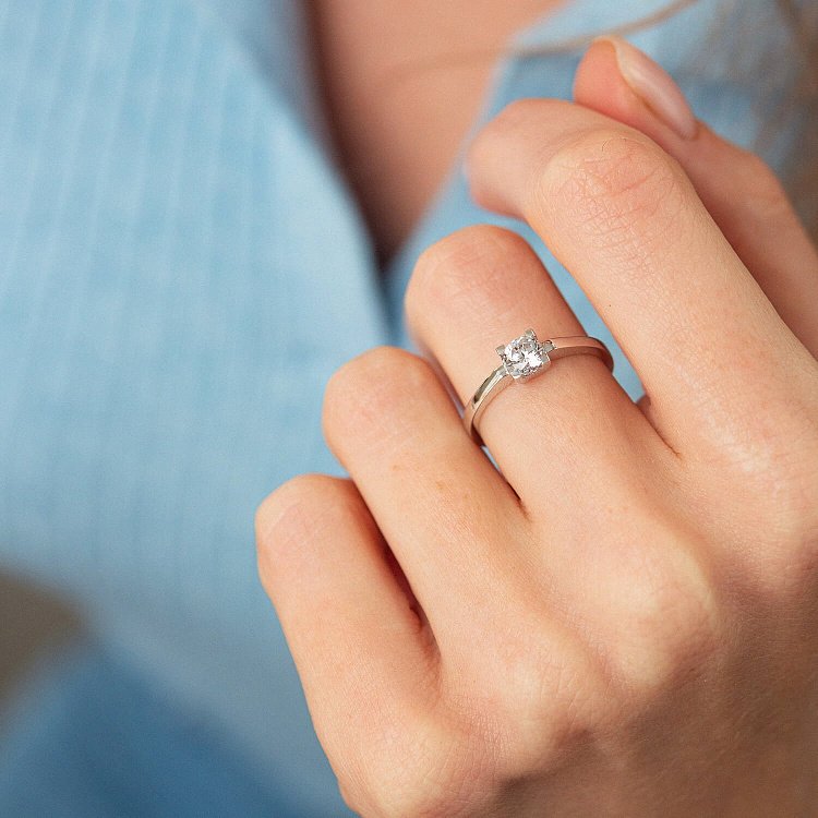 Золотое помолвочное кольцо с фианитом к07177 - 3 Золотое помолвочное кольцо с фианитом к07177 от ювелирного магазина Оникс - 3