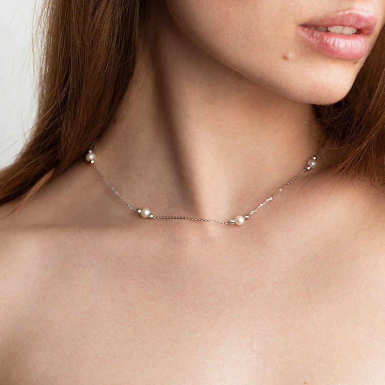 Кольє з перлинками в білому золоті кол01671 від ювелірного магазину Онікс