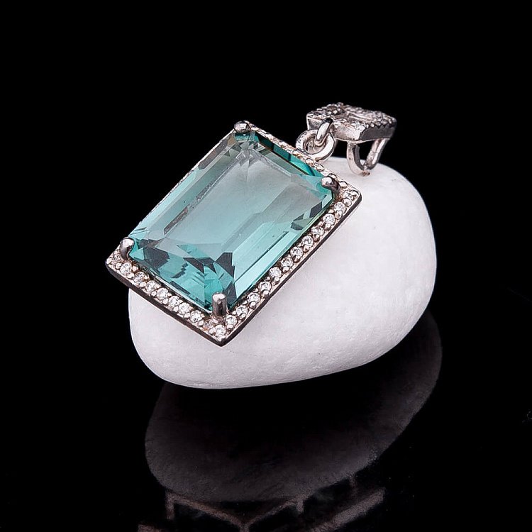 Срібна підвіска з фіанітами 131611 від ювелірного магазину Онікс - 2