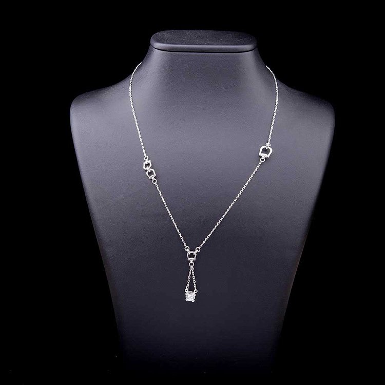 Серебряное колье с фианитами 18286 - 1 Серебряное колье с фианитами 18286 от ювелирного магазина Оникс - 1