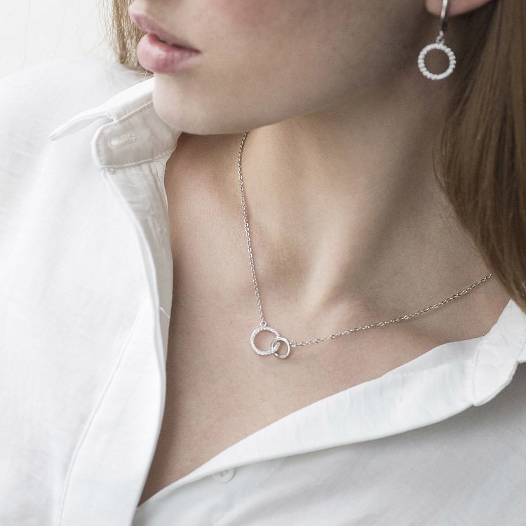 Серебряное колье "Сплетение колец" с фианитами 181093 от ювелирного магазина Оникс - 2