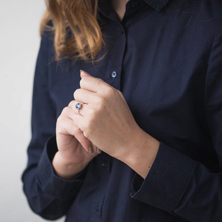 Золота каблучка з топазом swiss і фіанітами 14032138 від ювелірного магазину Онікс - 5