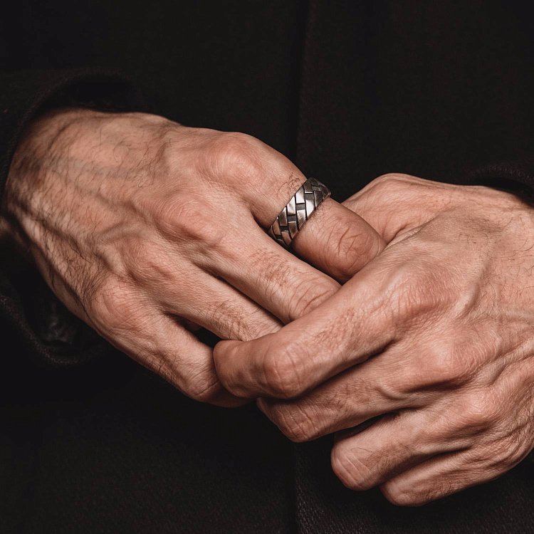 Срібна каблучка "З принтом шин" 112688 від ювелірного магазину Онікс - 1