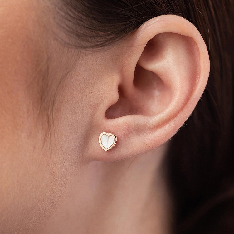 Золотые серьги - пусеты "Сердечки" с перламутром с08216 от ювелирного магазина Оникс - 3