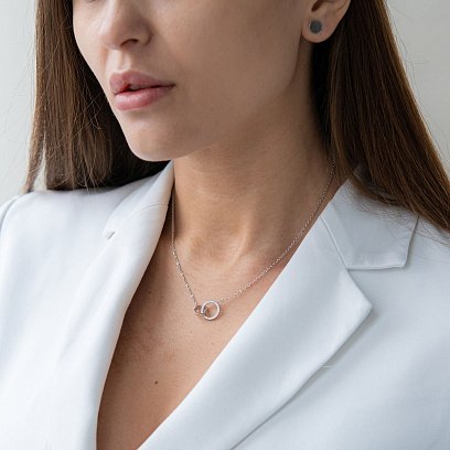 Серебряное колье "Сплетение колец" с фианитами 181093