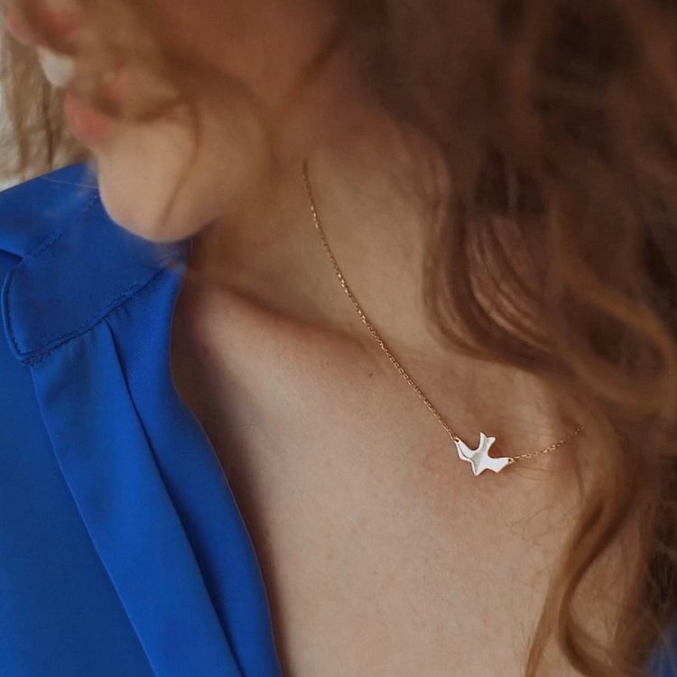 Колье "Ласточка" в желтом золоте кол02364 от ювелирного магазина Оникс - 3