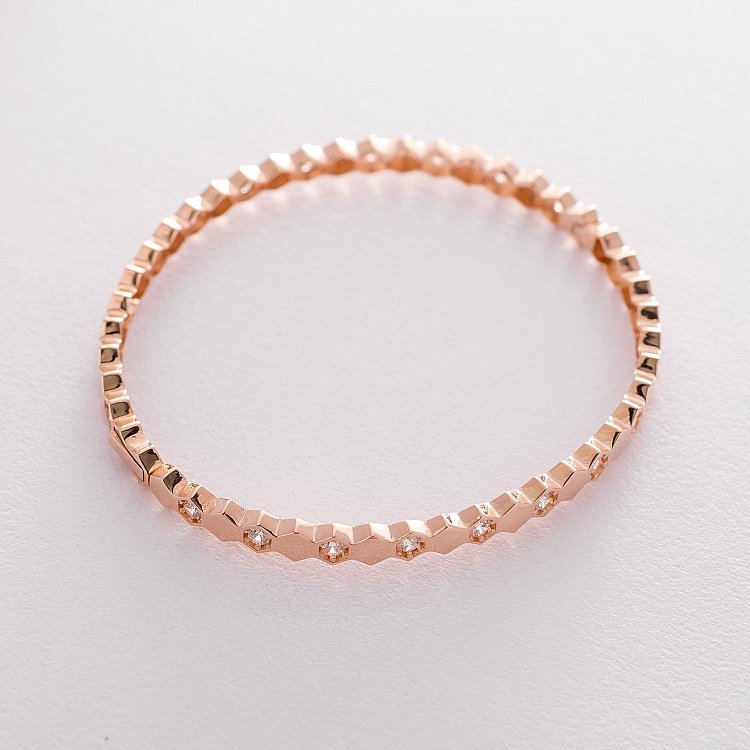 Жесткий золотой браслет с фианитами б04190 от ювелирного магазина Оникс