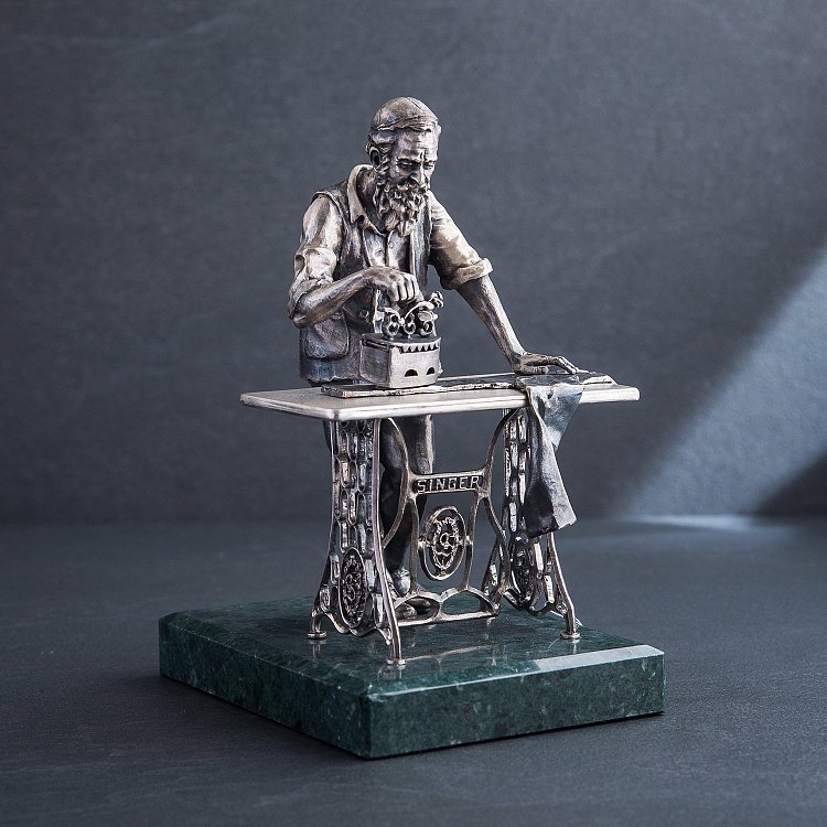 Серебряная фигура ручной работы "Еврейский портной за работой" порт.утюг от ювелирного магазина Оникс