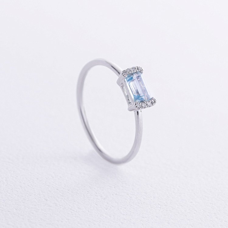 Золота каблучка (топаз, діаманти) кб0529sm від ювелірного магазину Онікс