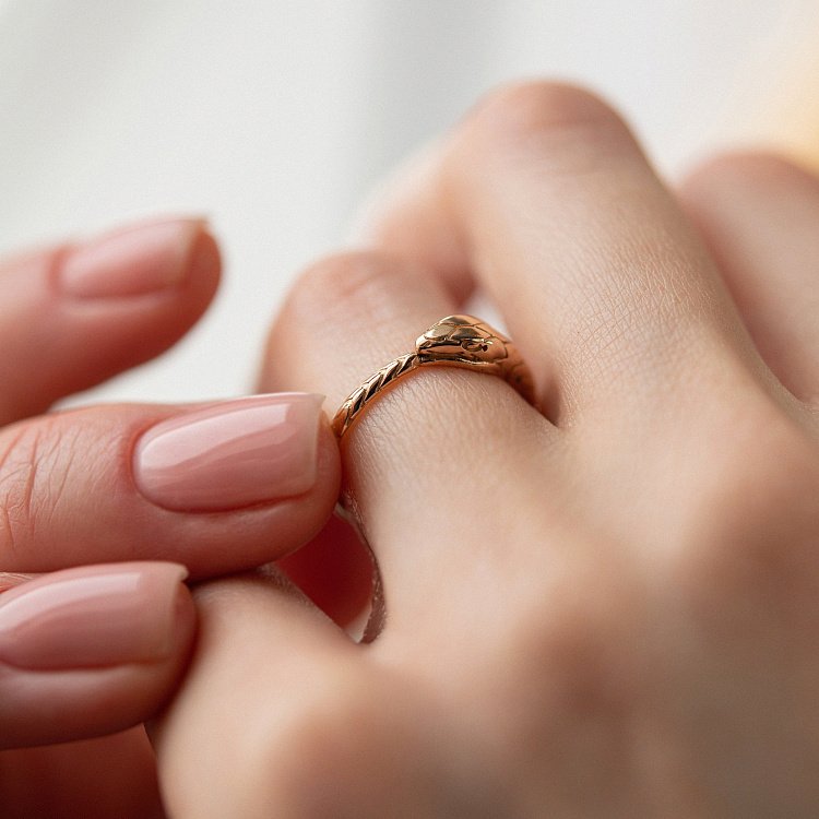 Золота каблучка "Змій Уроборос" к07037 від ювелірного магазину Онікс - 10