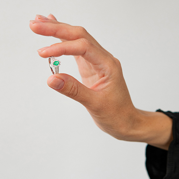 Золотое кольцо с изумрудом и бриллиантами кб0659ca от ювелирного магазина Оникс - 1
