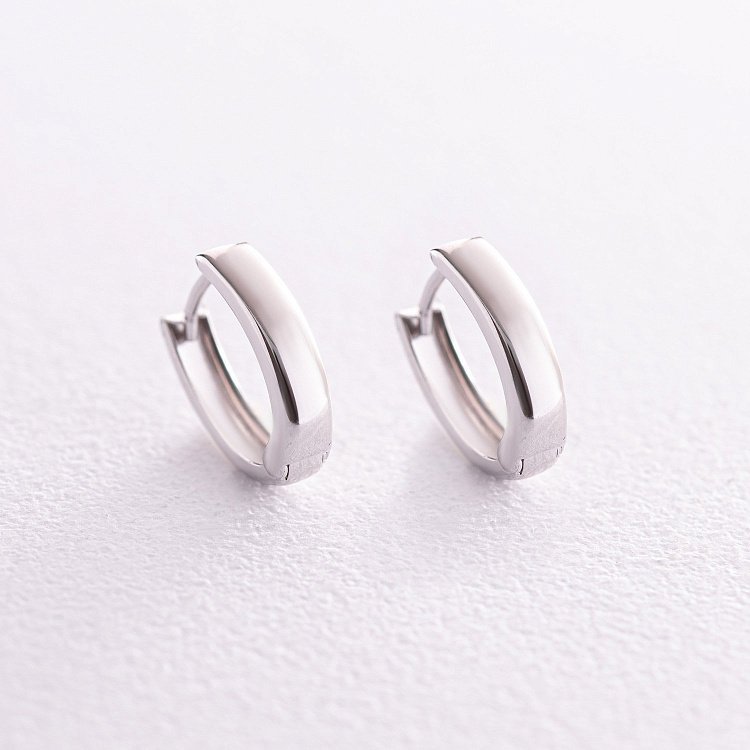 Сережки - кільця в білому золоті (овальні) с08108 від ювелірного магазину Онікс