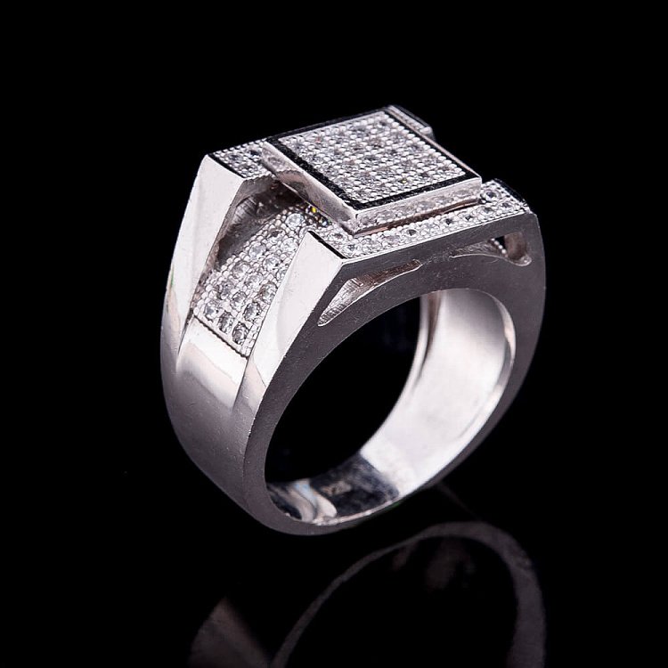 Серебряная печатка с фианитами 11919 от ювелирного магазина Оникс - 2