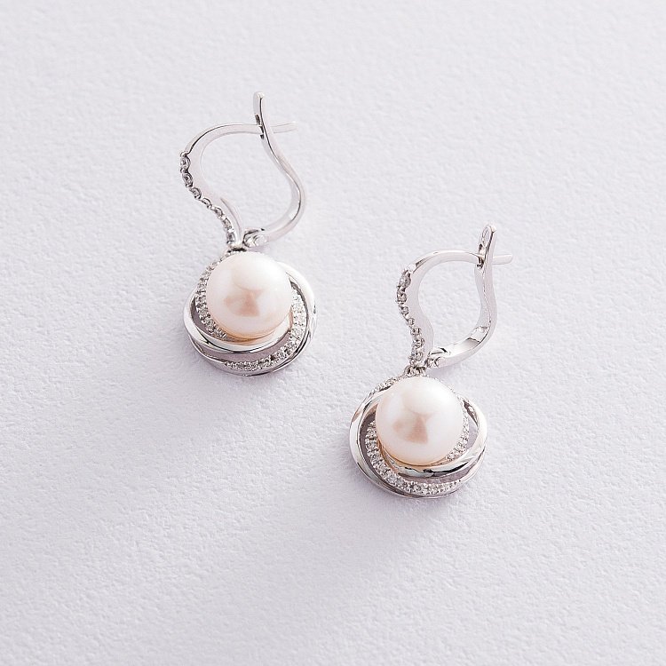 Золотые серьги с жемчугом и бриллиантами сжд2-051 от ювелирного магазина Оникс