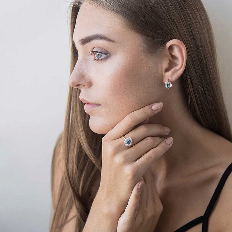 Золотое кольцо с голубым топазом и фианитами к04629 от ювелирного магазина Оникс - 2