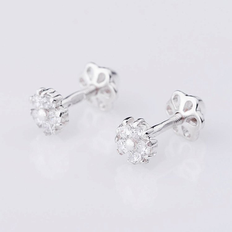 Серебряные серьги-гвоздики "Цветочки" с фианитами 121882 Серебряные серьги-гвоздики "Цветочки" с фианитами 121882 от ювелирного магазина Оникс