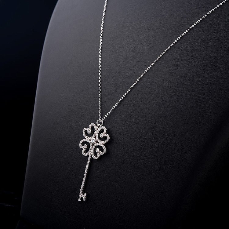 Срібне кольє "Ключик-конюшина" з фіанітами 18467 від ювелірного магазину Онікс