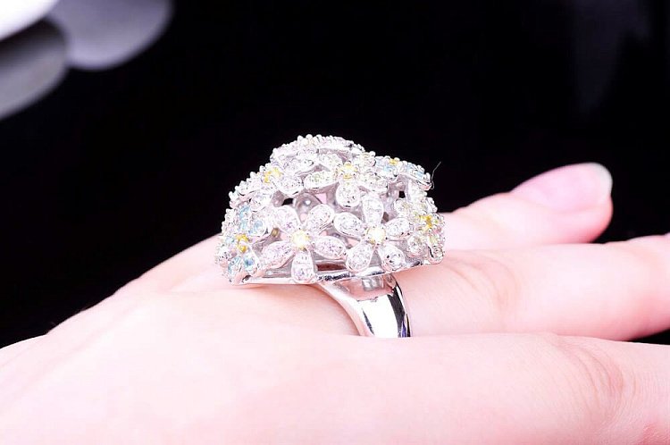 Серебряное кольцо с цветами о2168к от ювелирного магазина Оникс - 3