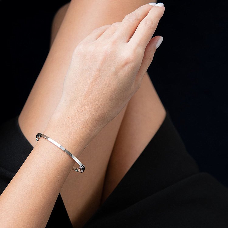 Жорсткий браслет Love з білого золота (0.3 см) б03769 від ювелірного магазину Онікс - 8