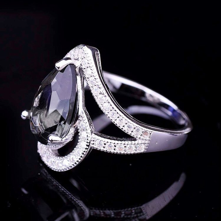 Срібний перстень (фіаніти, синтетична шпінель) к031 від ювелірного магазину Онікс - 1