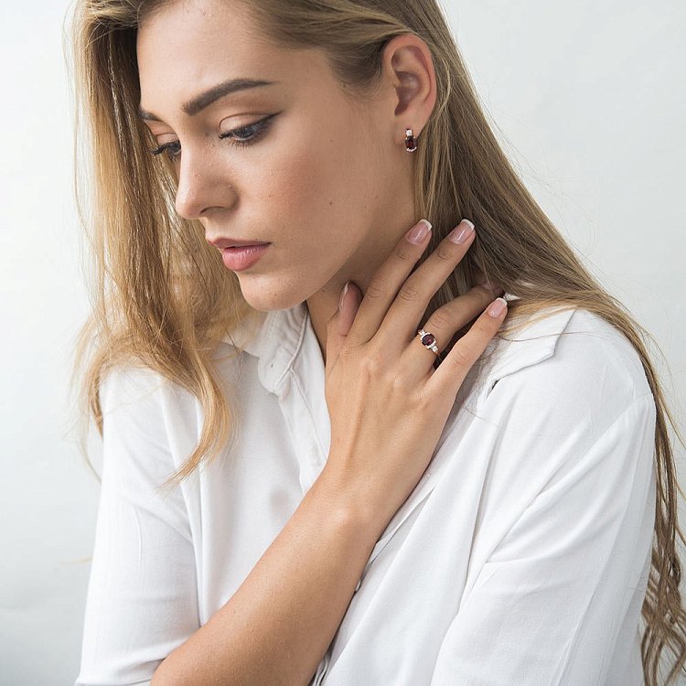 Золотые серьги с пиропом и фианитами с04689 от ювелирного магазина Оникс - 4