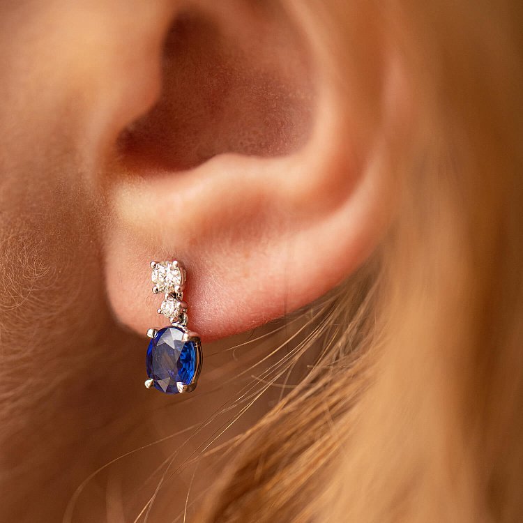 Золотые серьги - пусеты с бриллиантами и сапфирами сб0457nl от ювелирного магазина Оникс - 1