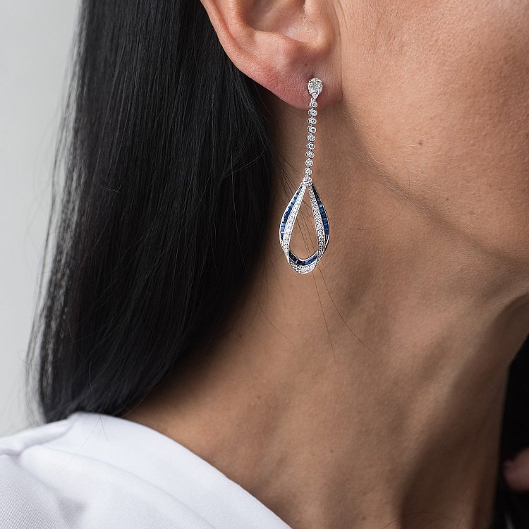 Золотые серьги-пусеты с сапфирами и бриллиантами сб0281di от ювелирного магазина Оникс