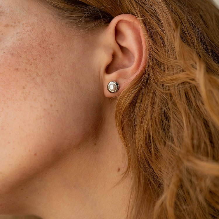 Срібні сережки - пусети з культ. прісн. перлами 121304 від ювелірного магазину Онікс - 7