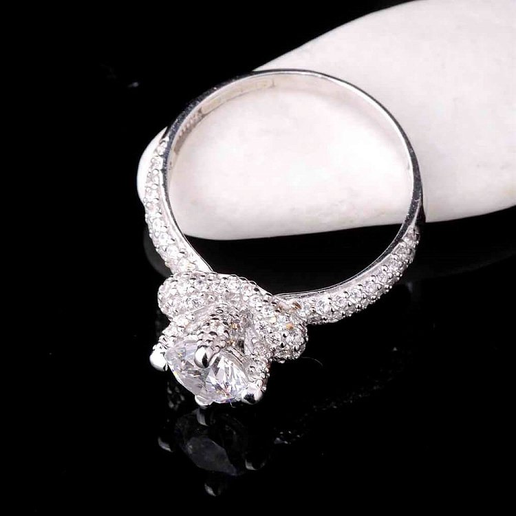 Золота каблучка з білого золота (фіаніти) к02027 від ювелірного магазину Онікс - 2