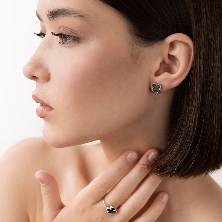 Серебряные серьги-пусеты с эмалью "Клевер" 122920 от ювелирного магазина Оникс - 2