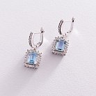 Серебряные серьги с голубыми топазами и фианитами 121350 от ювелирного магазина Оникс