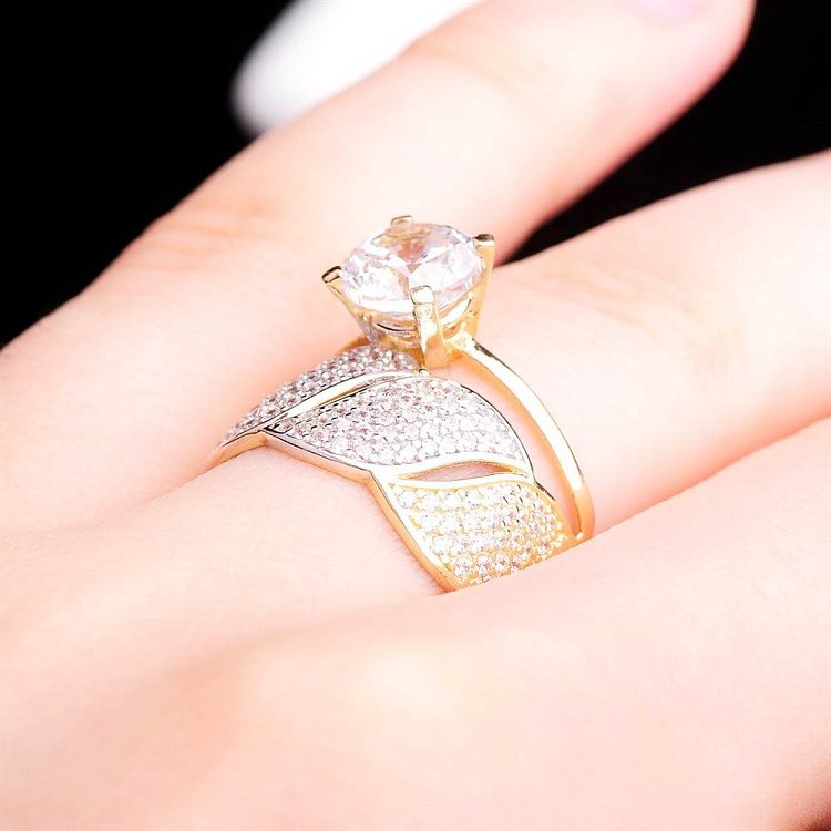 Каблучка з білого і жовтого золота з фіанітами к03291 від ювелірного магазину Онікс - 2