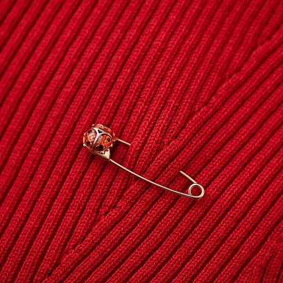 Золота дитяча шпилька "Божа корівка" з емаллю зак00145 №2