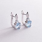 Серебряные серьги с голубыми топазами и фианитами 122045 от ювелирного магазина Оникс