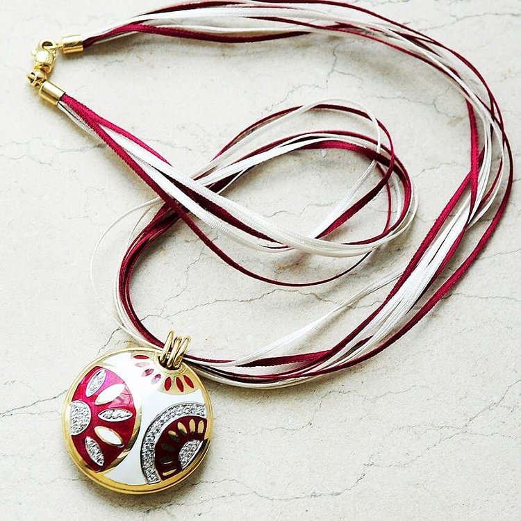 Золотое колье (эмаль, фианиты) кол00270 от ювелирного магазина Оникс