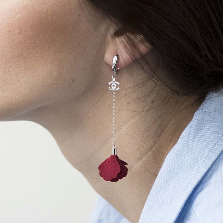 Серебряные серьги "Лепесточки" 122133 от ювелирного магазина Оникс