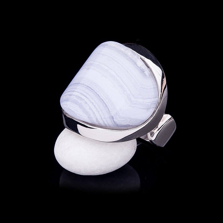 Срібний перстень з халцедоном к1179-46 від ювелірного магазину Онікс