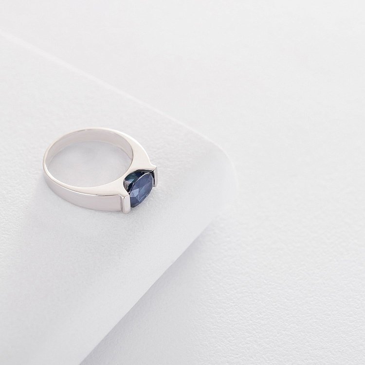 Золотий перстень з сапфіром 02-0441.0.2120 Золотий перстень з сапфіром 02-0441.0.2120 від ювелірного магазину Онікс