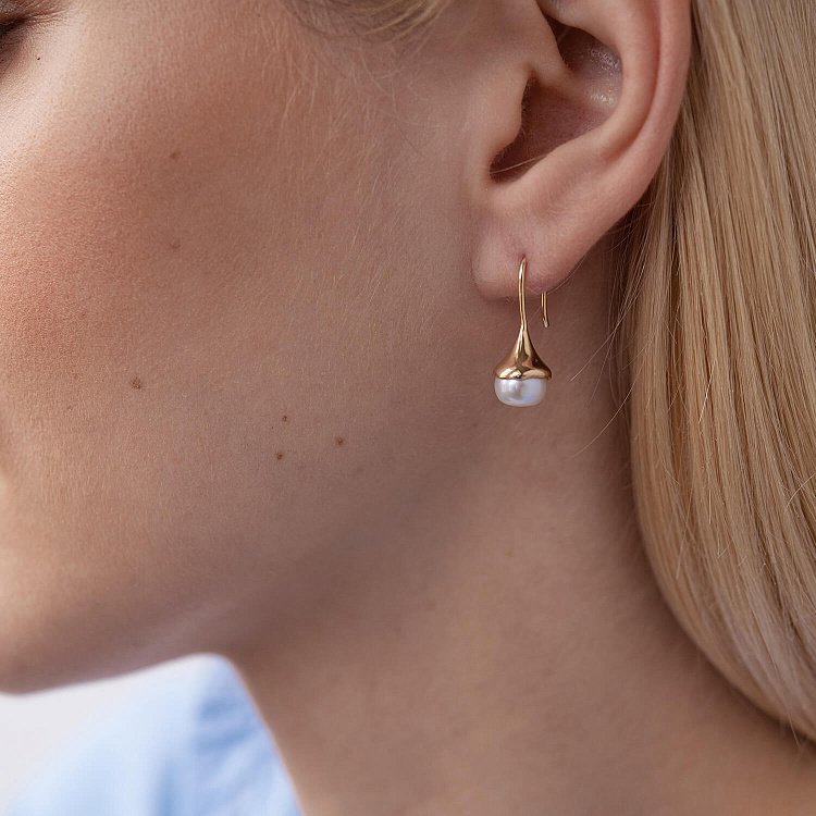 Золотые серьги - петельки с жемчугом с07865 от ювелирного магазина Оникс - 6