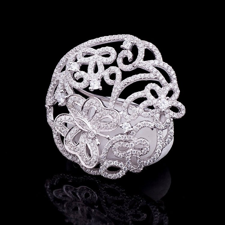 Срібна брошка з метеликом 16093 від ювелірного магазину Онікс