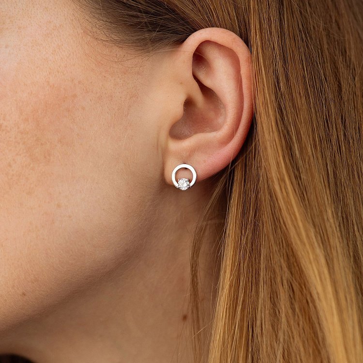 Серьги - пусеты "Круговорот" с фианитами (белое золото) с08785 от ювелирного магазина Оникс - 1