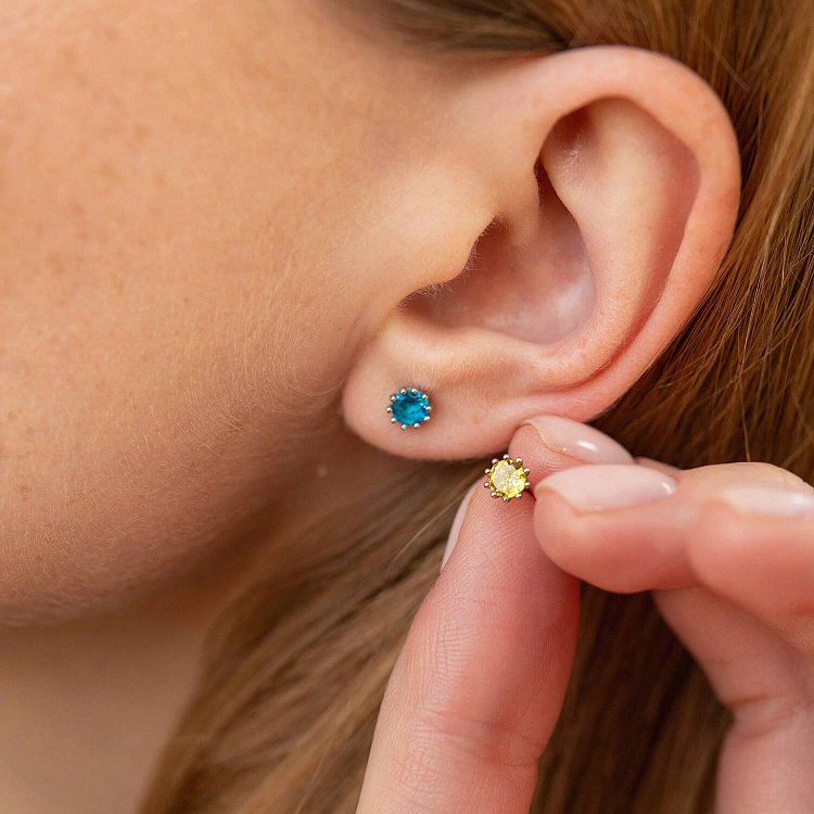 Серебряные серьги - пусеты (голубые и желтые камни) 309 от ювелирного магазина Оникс - 1