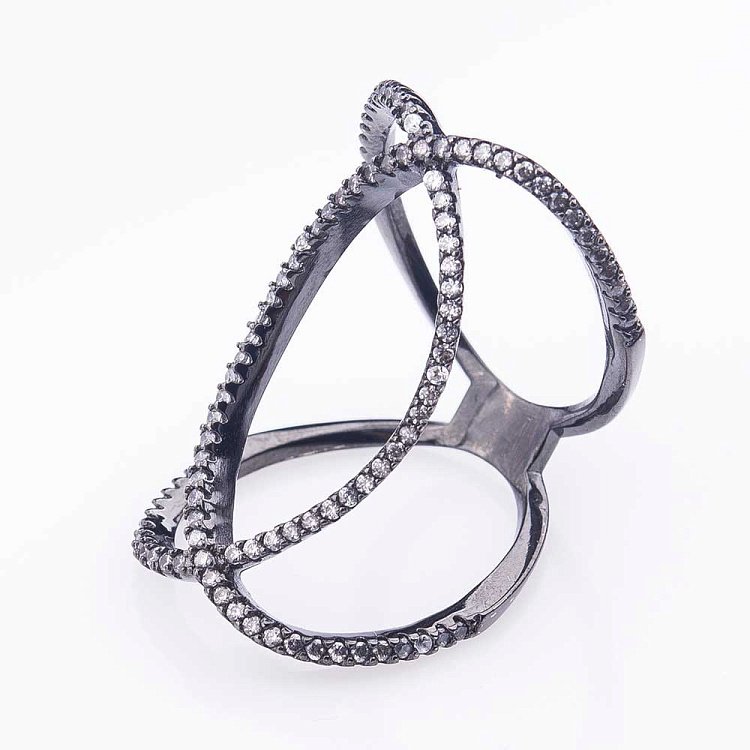 Серебряное кольцо с фианитами 111870 от ювелирного магазина Оникс