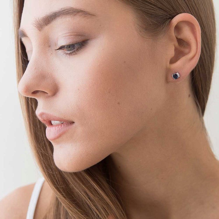 Золотые серьги-гвоздики с синими сапфирами и бриллиантами E3497Scha от ювелирного магазина Оникс - 3