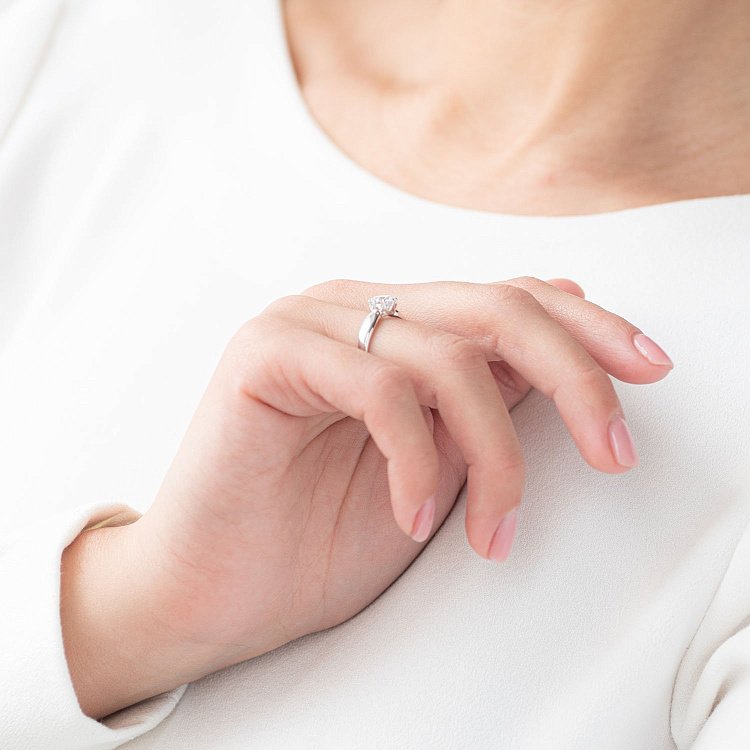 Заручальна каблучка в білому золоті (фіаніт) к06592 від ювелірного магазину Онікс - 3