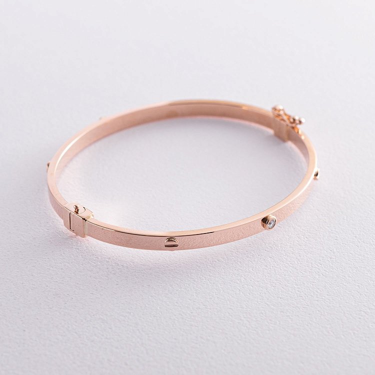 Жорсткий браслет "Love" з червоного золота (фіаніт) б04739 від ювелірного магазину Онікс