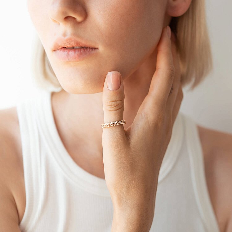 Золота каблучка "Сердечки" з фіанітами к07045 - 8 Золота каблучка "Сердечки" з фіанітами к07045 від ювелірного магазину Онікс - 8