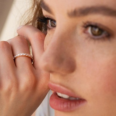 Каблучка з доріжкою каменів в червоному золоті (фіаніти) к07388 №5