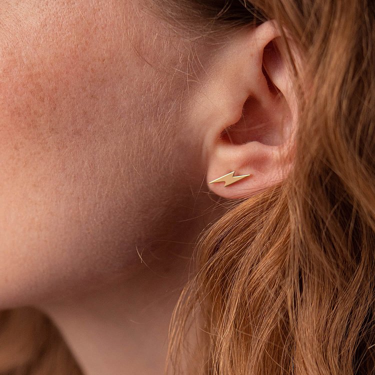 Серьги - пусеты "Молнии" в желтом золоте с07929 от ювелирного магазина Оникс - 3