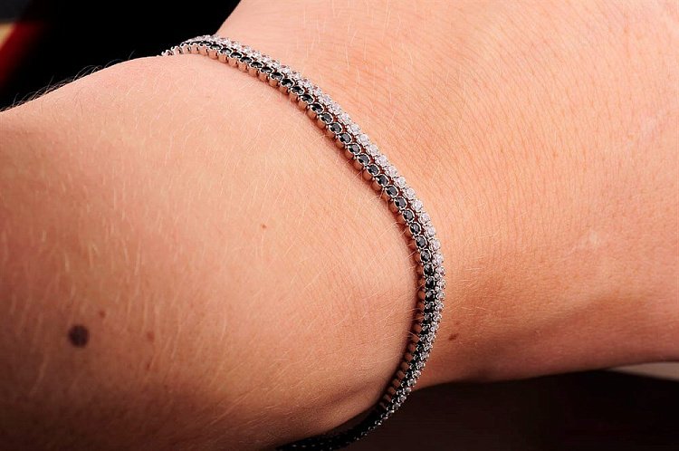 Женский браслет из белого золота с фианитами б01686 от ювелирного магазина Оникс - 5